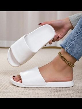 Women's Off-White Makenna Slide Sandals, Size 9 by All in Motion NWT Sealed Plas